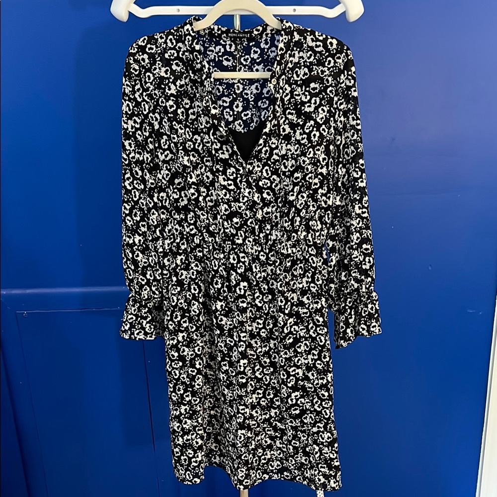 Black and White Ruffle Sleeve Floral Dress